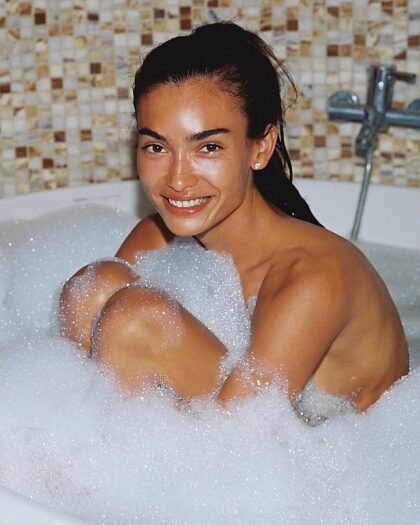 Kelly Gale