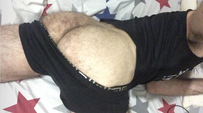 Me gusta mi cuerpo peludo, pero la gente me dice que me afeite.  ¿Qué opinas?