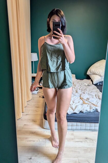 jambes nues en tenue d'été