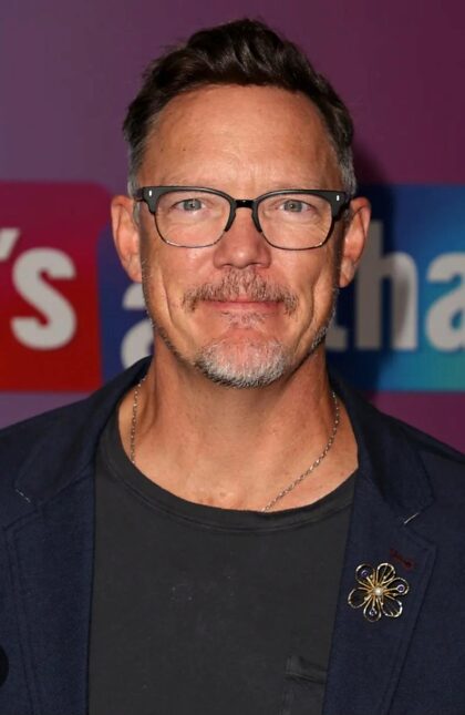 Matthew Lillard regarde M. Bluberry