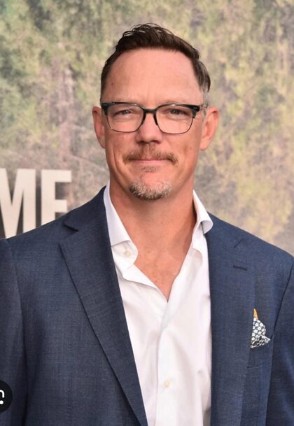 Matthew Lillard regarde M. Bluberry