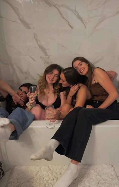 Umiliando tutte le sue amiche