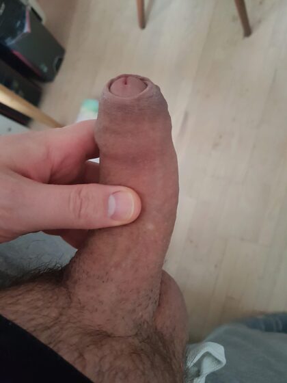 Seems like half of reddit has enormous cocks nowadays. Happy about my thickness, just wish it was just a bit longer