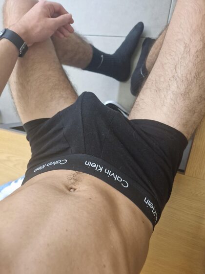 fino agli slip boxer nello spogliatoio