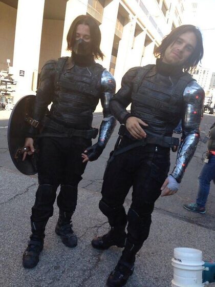 Sebastian Stan met zijn Winter Soldier stuntdubbel (John Nania).