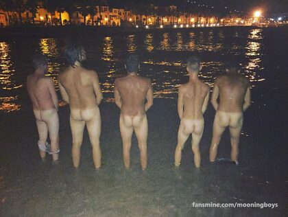 Desnuda en la playa