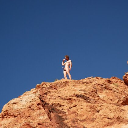 Bin nackt auf diesen Felsen geklettert und es hat mich angemacht