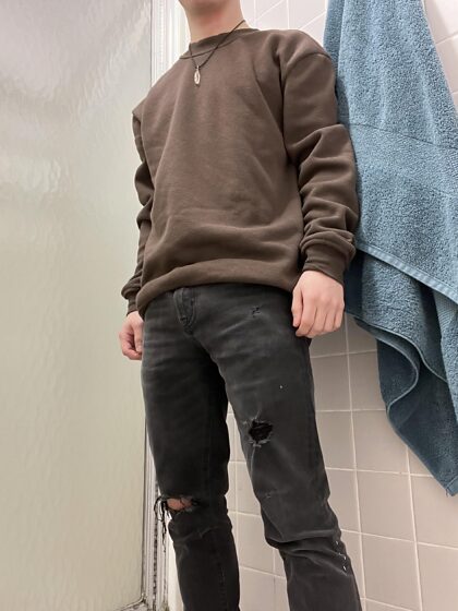 Swipe to undress this 18yo college twink :3