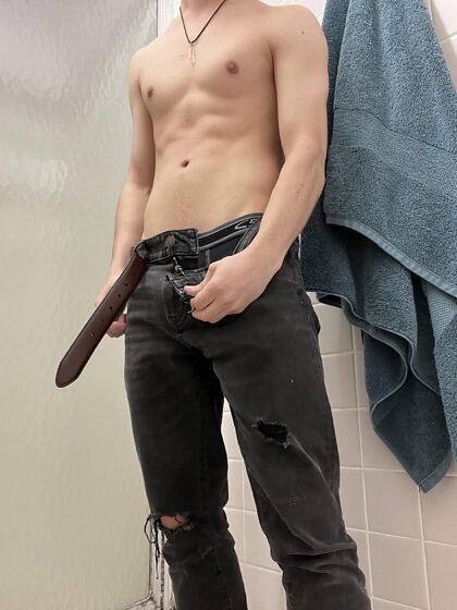 Swipe to undress this 18yo college twink :3