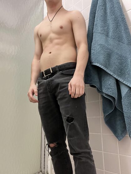 Swipe to undress this 18yo college twink :3