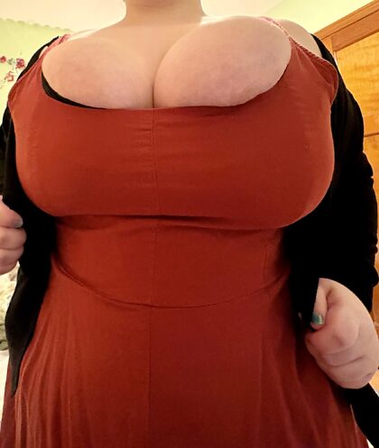 oh boy i need someone big and strong to help me take this dress off or i fear i might die 