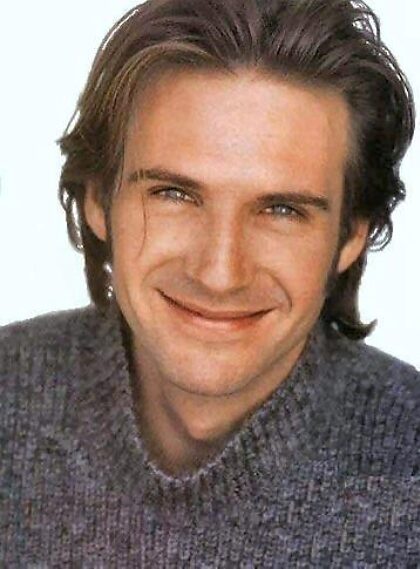 Ralph Fiennes e la sua carta con la faccia letale