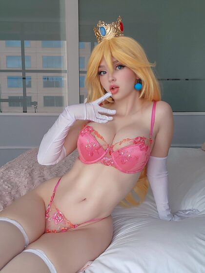 Princesse Peach Cosplay par moi, Evie Lee Mikomin