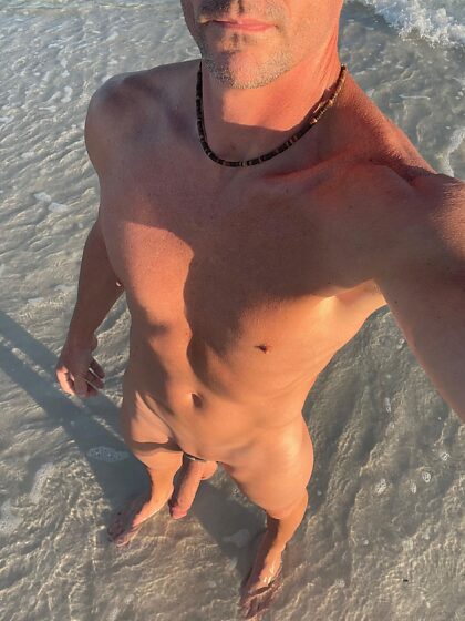 Je pourrais passer toutes mes journées nue sur une plage et ça ne me lasserait jamais.