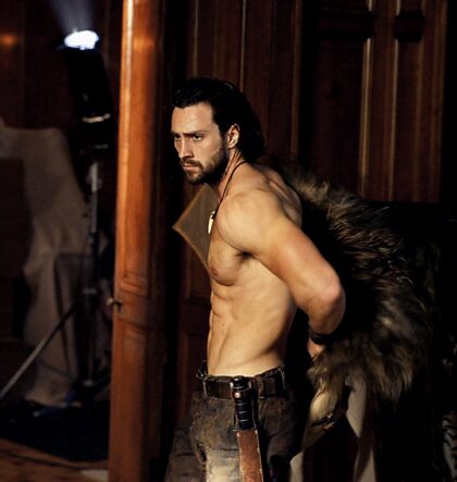 Je recommande vivement de regarder Kraven le chasseur pour l'intrigue