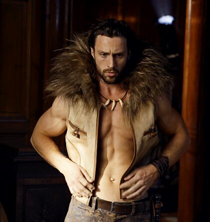 Je recommande vivement de regarder Kraven le chasseur pour l'intrigue