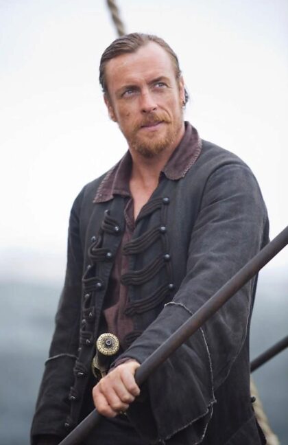 En l'honneur de son anniversaire - Toby Stephens