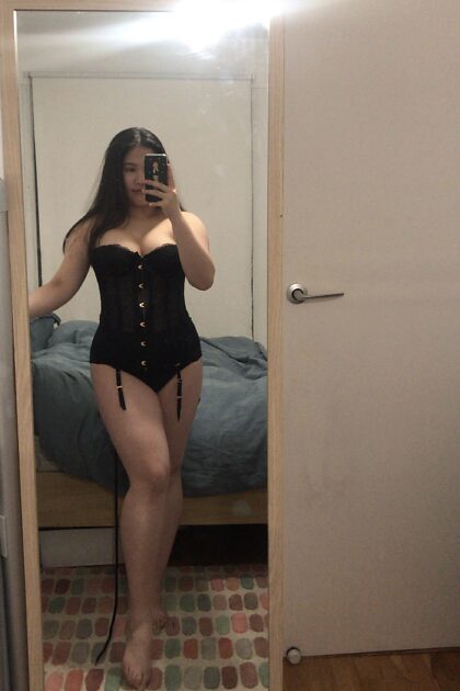 Just got this corset!!! Digging the pin up vibes and feeling super cute 