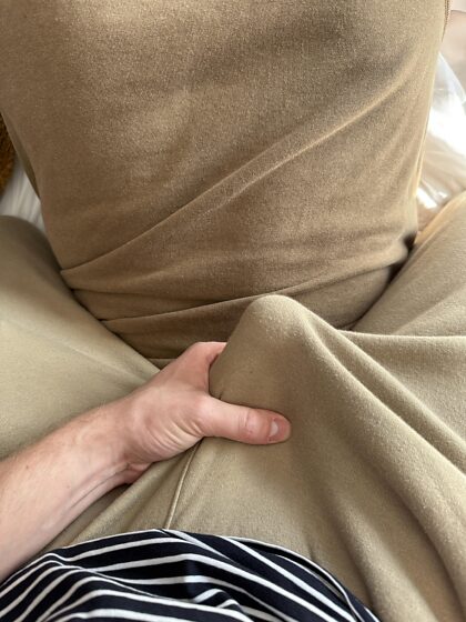 J'aimerais vraiment avoir un père modèle et costaud avec qui je pourrais me taper quand le pénis de mon garçon ressentirait cette drôle de sensation.