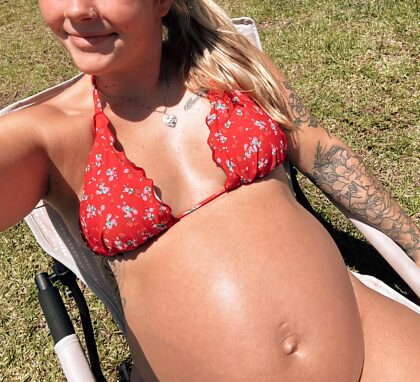 Cum put your dick between my pregnant titties