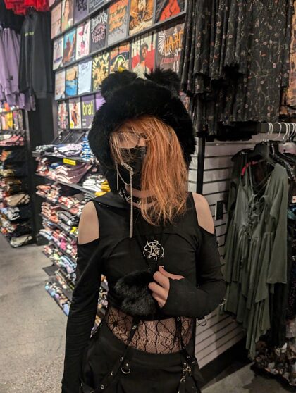 [USA]#WI - trasformami nel tuo huccow goth personalizzabile, mungetemi e fate di me la vostra stupida razza da riproduzione;)