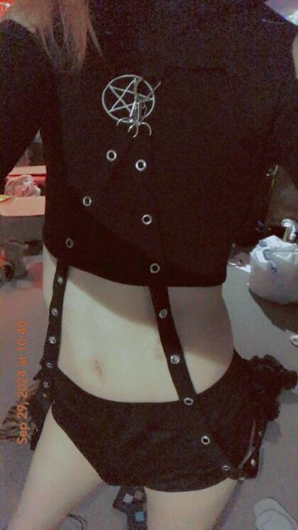[USA]#WI - trasformami nel tuo huccow goth personalizzabile, mungetemi e fate di me la vostra stupida razza da riproduzione;)