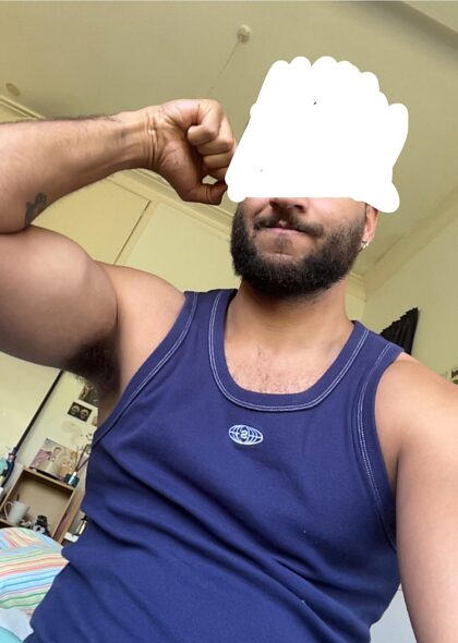 25- besoin de mecs poilus et sexy qui rebondissent dessus