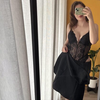 Glissez pour déshabiller votre fille