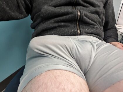 Au-delà de ma cuisse, impossible de le cacher