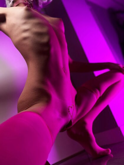 Veux-tu me faire entrer dans ta poupée sexuelle maigre ?