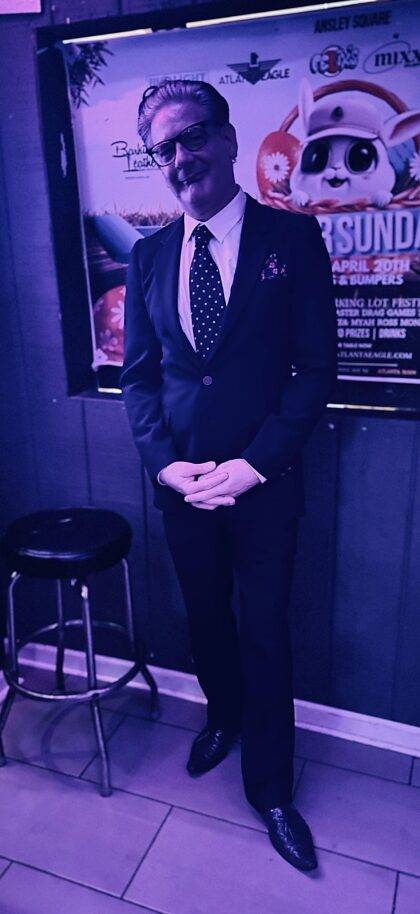 J'ai enfin pu enfiler mon tailleur YSL des années 1970, pour fêter mon anniversaire