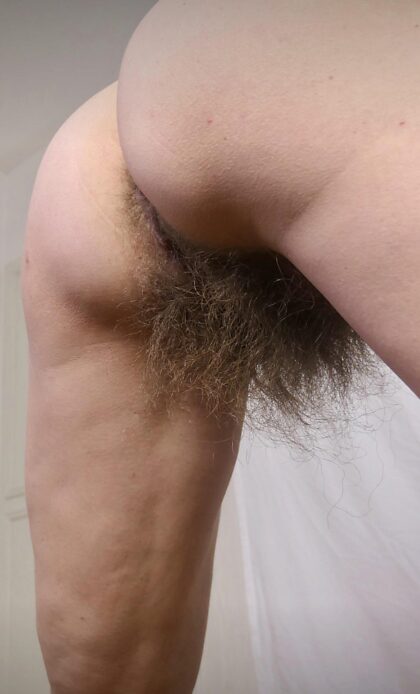 Mon derrière poilu pousse toujours ! Je le garde depuis 3 ans en juin.