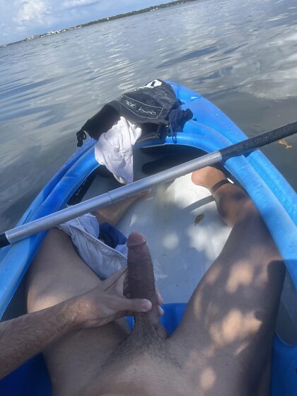 Qui d'autre aimait faire du kayak nu