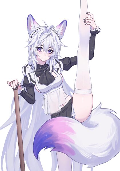 とても柔軟なキツネのメイド