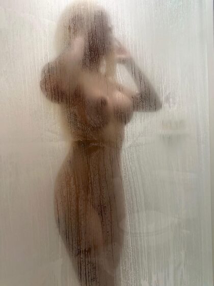 Économisons l'eau en prenant une douche ensemble, oui ou non ?
