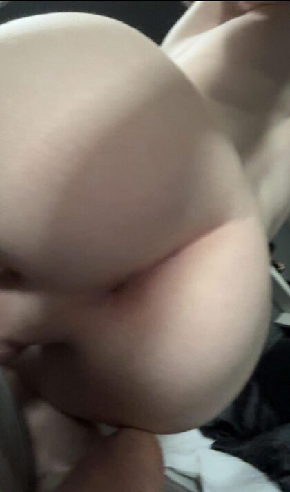 Jeune minet de 18 ans, j'ai besoin d'amis pour me baiser