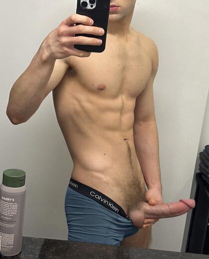 Mes potes ont dit que je devrais poster ma bite ici alors tant pis lol voici ma bite