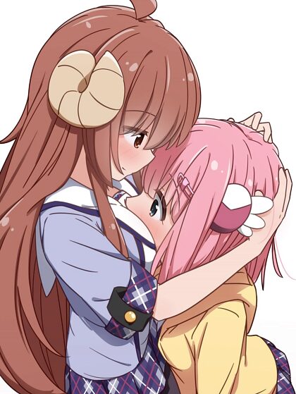 Shamiko knuffelt Momo