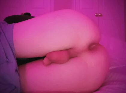 Ce n'est pas gay si ma bite est aussi petite.