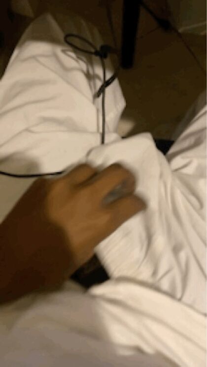 Qui aime les bites arabes noires devrait me contacter pour en savoir plus