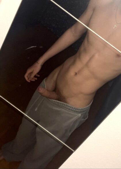 Qui aime ma bite et mon corps d'adolescente ? (18)