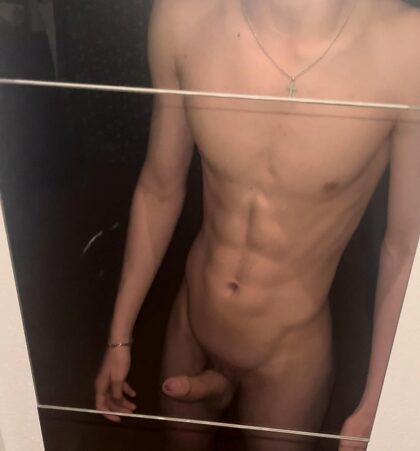 Qui aime ma bite et mon corps d'adolescente ? (18)