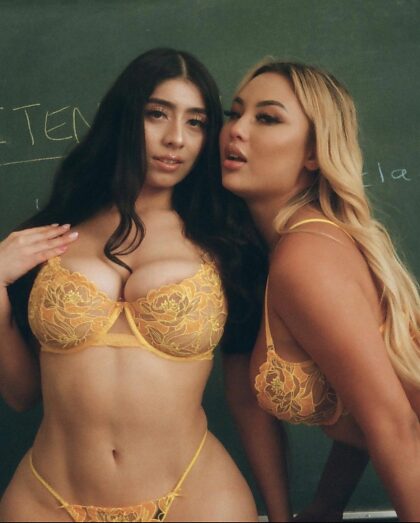 Ass Is In Session : Violet Myers et Kazumi