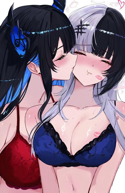 Nerissa et Shiori s'embrassent
