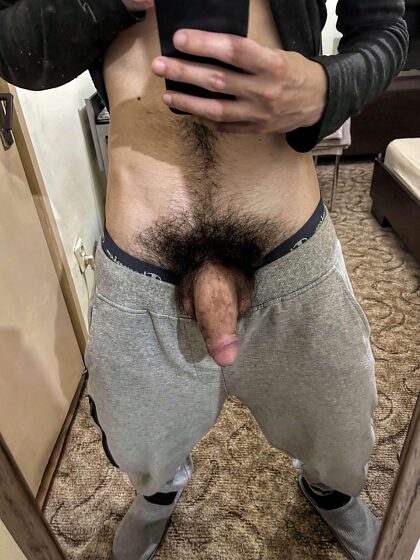 Penses-tu que mes poils dépassent de mon pantalon ? 20 ans