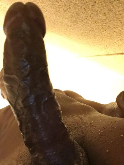 MA GROSSE BITE NOIRE ET VEINÉE EST TELLEMENT DURE QUE JE VAIS L'EXPLOSER