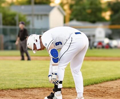 La saison de football est tristement terminée, mais j'ai hâte de commencer ma dernière année de baseball !