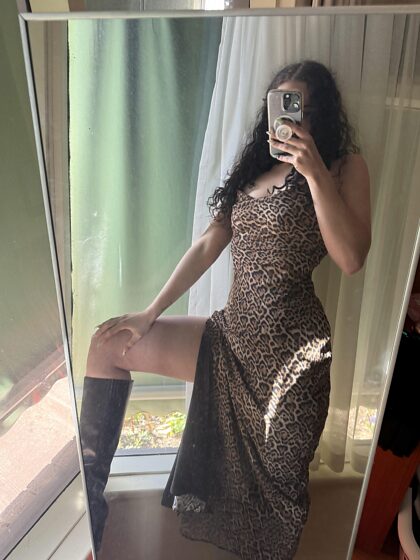 Estou indo para essa festa do trabalho cheia de tesão, aproveite as fotos de roupas NSFW
