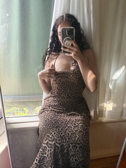 Estou indo para essa festa do trabalho cheia de tesão, aproveite as fotos de roupas NSFW