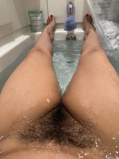 Je veux t'étouffer dans ma chatte poilue